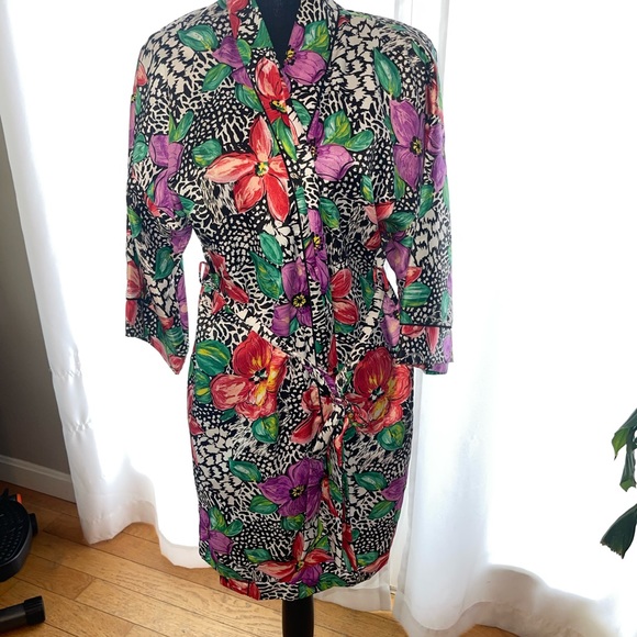 California Dynasty Vintage Satin Robe with shoulder pads floral animal print - Picture 2 of 7